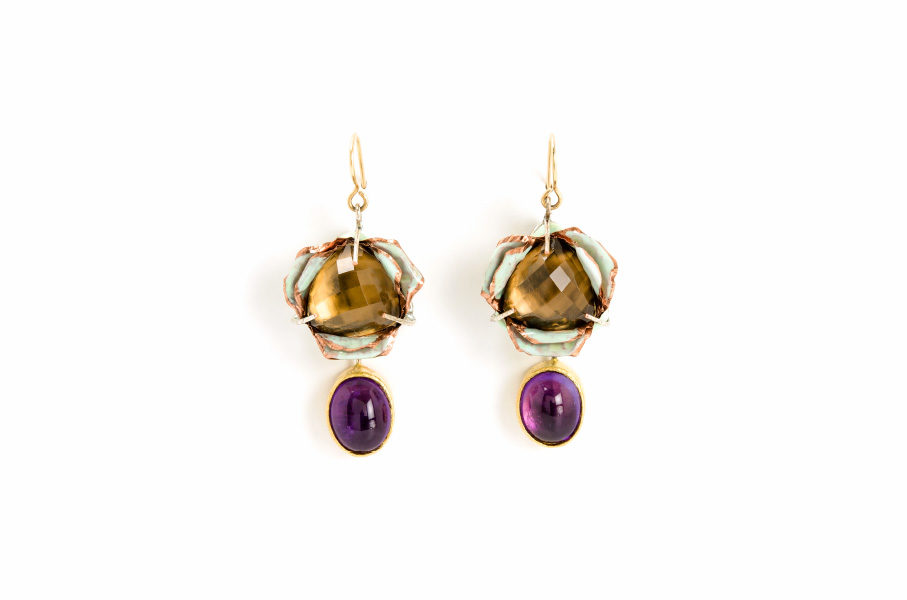 Earrings Tulgo 2018: Contemporary author jewelry made of gold 18kt, smoky quartz, amethysts, paper, gold leaf 22kt by artist Gian Luca Bartellone, Italy